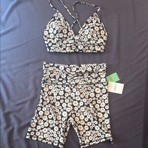 NWT Forever 21 B&W Floral Active Set
